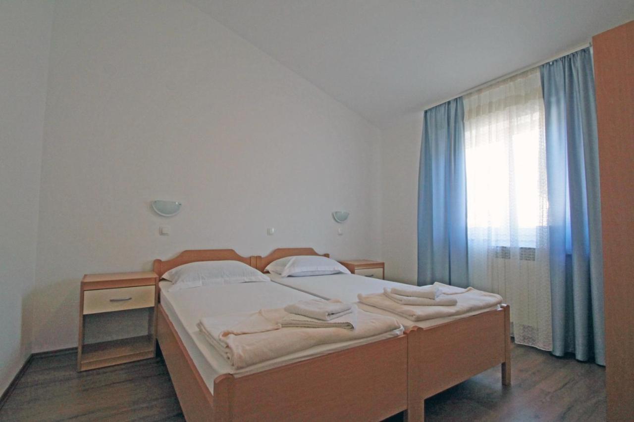 Apartments By The Sea Vinjerac, Zadar - 5811 Экстерьер фото